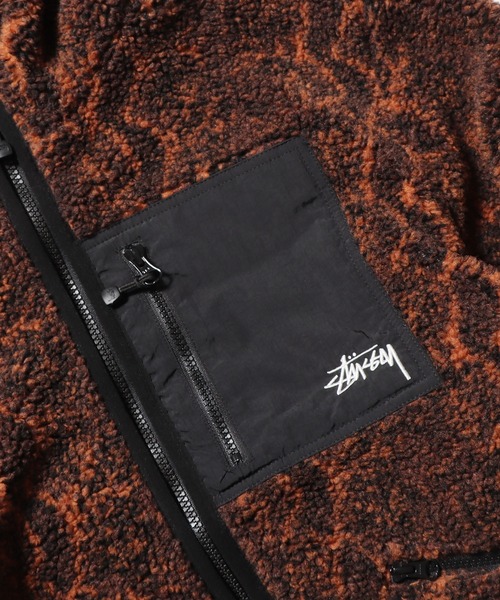 STUSSY（ステューシー）の「STUSSY/ステューシー SNAKE JACQUARD SHERPA JACKET ボアジャケット ブルゾン リバーシブル 2WAY ワンポイント 総柄（ブルゾン・メンズ・ブラウン/グレー・M/L/S）」の5枚目の写真