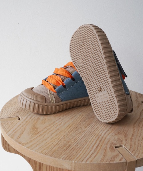 Bambin(ボンバン)の「【 Bambin / ボンバン 】 アクセントカラー シューレース キッズ スニーカー(スニーカー・キッズ・ブラック/ブラウン・14/15 )」の6枚目の写真