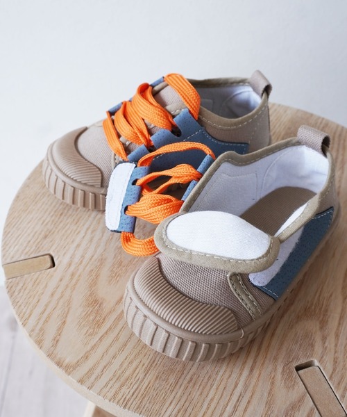 Bambin(ボンバン)の「【 Bambin / ボンバン 】 アクセントカラー シューレース キッズ スニーカー(スニーカー・キッズ・ブラック/ブラウン・14/15 )」の7枚目の写真