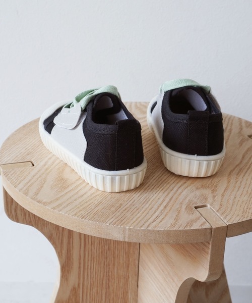 Bambin(ボンバン)の「【 Bambin / ボンバン 】 アクセントカラー シューレース キッズ スニーカー(スニーカー・キッズ・ブラック/ブラウン・14/15 )」の9枚目の写真