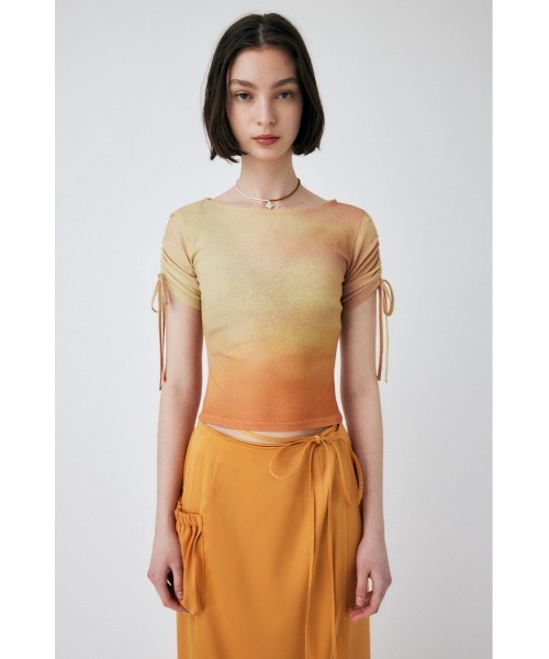 MOUSSY(マウジー)の「OMBRE SHEER SHRRING トップス(Tシャツ/カットソー・レディース・オレンジ/レッド/ブルー・FREE)」の1枚目の写真