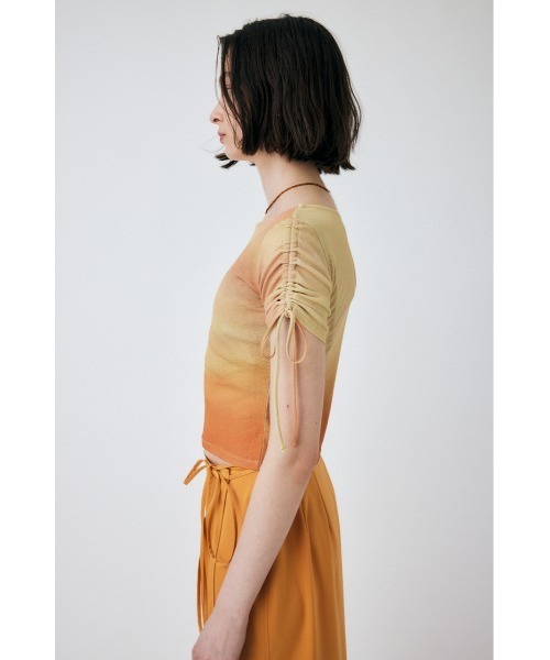 MOUSSY(マウジー)の「OMBRE SHEER SHRRING トップス(Tシャツ/カットソー・レディース・オレンジ/レッド/ブルー・FREE)」の4枚目の写真