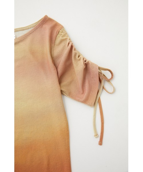 MOUSSY(マウジー)の「OMBRE SHEER SHRRING トップス(Tシャツ/カットソー・レディース・オレンジ/レッド/ブルー・FREE)」の5枚目の写真