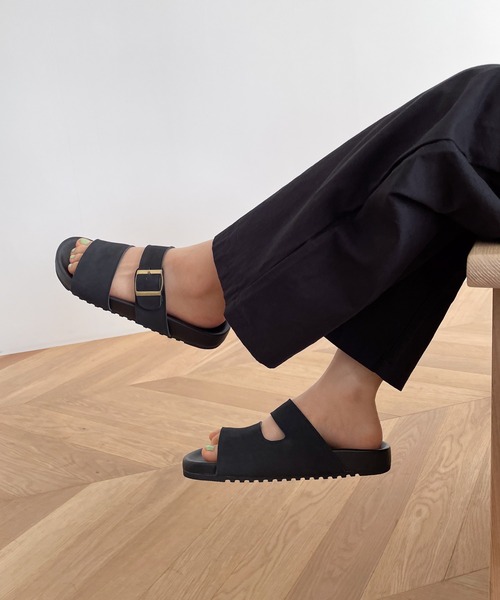 CANAL JEAN(キャナルジーン)の「from Lagoon レザーワンバックルサンダル(サンダル・レディース・ブラウン/ブラック・37/38/39)」の2枚目の写真