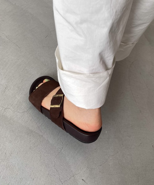 CANAL JEAN(キャナルジーン)の「from Lagoon レザーワンバックルサンダル(サンダル・レディース・ブラウン/ブラック・37/38/39)」の7枚目の写真