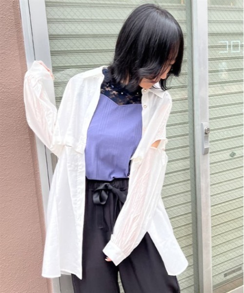 axes femme POETIQUE(アクシーズファムポエティック)の「ギミックデザインシアーシャツ(シャツ/ブラウス・レディース・グレー/ブラック/キナリ・MEDIUM)」の2枚目の写真