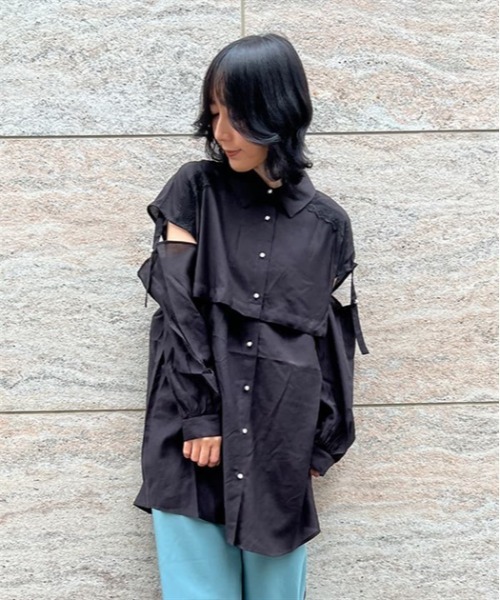 axes femme POETIQUE(アクシーズファムポエティック)の「ギミックデザインシアーシャツ(シャツ/ブラウス・レディース・グレー/ブラック/キナリ・MEDIUM)」の3枚目の写真