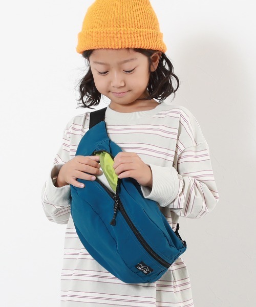 devirock（デビロック）の「親子で使える ゲーム機ケース固定バンド付き  2WAY 配色ボディバッグ(7L)（ショルダーバッグ・キッズ・グレー系/ダークオリーブ/パープル/ブラック/ダークオレンジ/ブルー系5/ピンク/キャメル/イエロー系1/ラベンダー・ONE SIZE）」の4枚目の写真