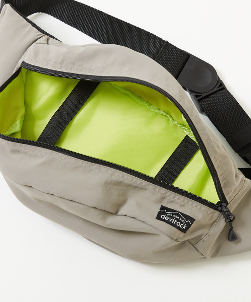 devirock（デビロック）の「親子で使える ゲーム機ケース固定バンド付き  2WAY 配色ボディバッグ(7L)（ショルダーバッグ・キッズ・グレー系/ダークオリーブ/パープル/ブラック/ダークオレンジ/ブルー系5/ピンク/キャメル/イエロー系1/ラベンダー・ONE SIZE）」の19枚目の写真