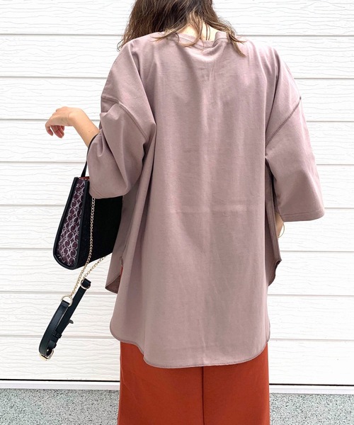 Q（キュー）の「レタードオーバーT（Tシャツ/カットソー・レディース・グレイッシュベージュ/ダークグリーン・MEDIUM）」の8枚目の写真