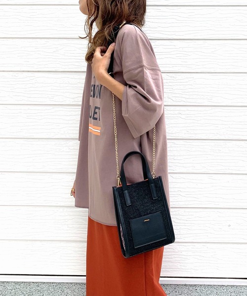 Q（キュー）の「レタードオーバーT（Tシャツ/カットソー・レディース・グレイッシュベージュ/ダークグリーン・MEDIUM）」の7枚目の写真