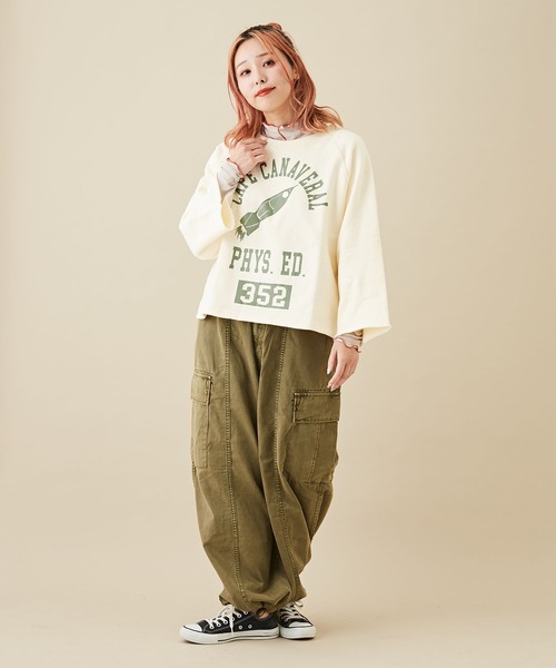 CUBE SUGAR（キューブシュガー）の「綿テンセルツイル顔料染コクーンカーゴパンツ（カーゴパンツ・レディース・カーキ/パープル/スミクロ・M）」の18枚目の写真