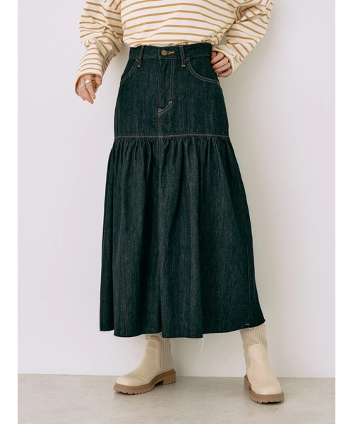 earth music&ecology（アースミュージックアンドエコロジー）の「Lee×e.m.a.e.デニムフリルスカート（スカート・レディース・インディゴブルー/ブルー系その他・S/M）」の4枚目の写真