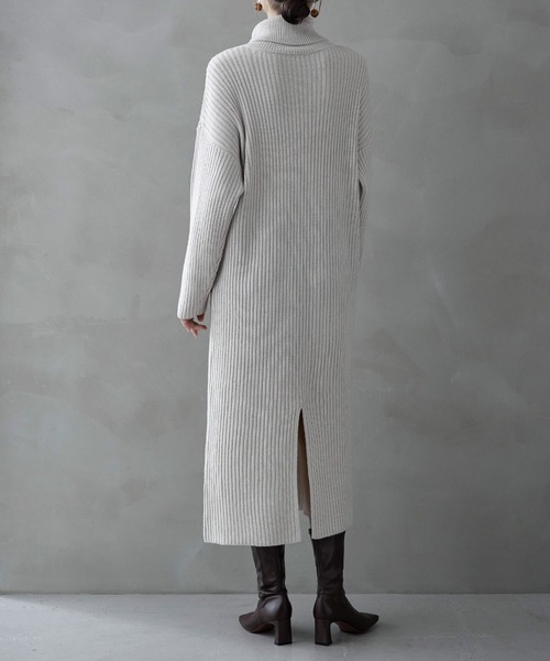 etoll.(エトル)の「ハーフジップリブニットワンピース(ワンピース・レディース・ライトベージュ/チャコール/ブラック・M)」の11枚目の写真