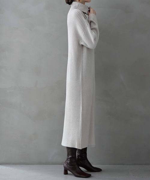 etoll.(エトル)の「ハーフジップリブニットワンピース(ワンピース・レディース・ライトベージュ/チャコール/ブラック・M)」の12枚目の写真