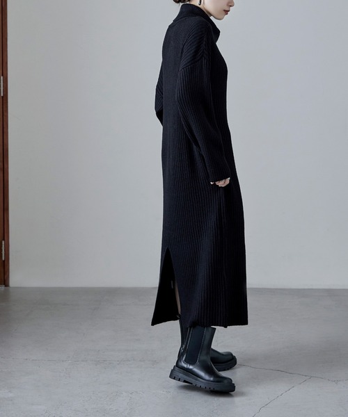 etoll.(エトル)の「ハーフジップリブニットワンピース(ワンピース・レディース・ライトベージュ/チャコール/ブラック・M)」の17枚目の写真