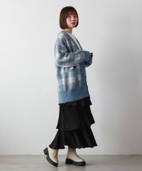 archives(アルシーヴ)の「マットサテンアシメフリルティアードスカート(スカート・レディース・ブラック/グレー/アイボリー/キャメル/ブルー・MEDIUM)」の16枚目の写真