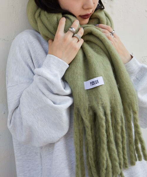 PUBLUX(パブリュクス)の「PUBLUX/パブリュクス ボリュームフリンジマフラー 限定展開(マフラー・レディース・オフホワイト/ブラウン/グリーン/ブラック/サックスブルー・ONE SIZE)」の11枚目の写真