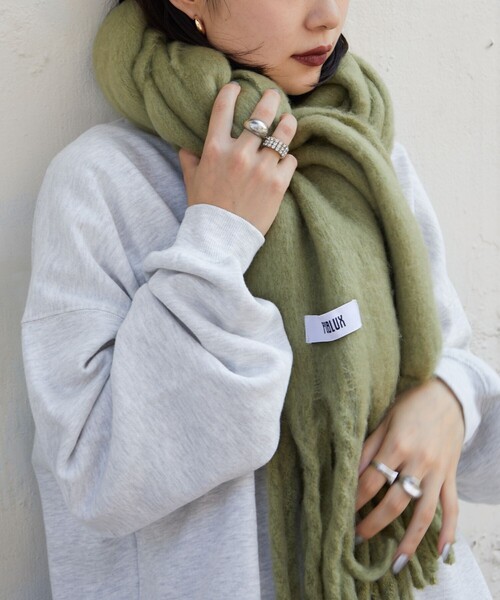 PUBLUX(パブリュクス)の「PUBLUX/パブリュクス ボリュームフリンジマフラー 限定展開(マフラー・レディース・オフホワイト/ブラウン/グリーン/ブラック/サックスブルー・ONE SIZE)」の13枚目の写真