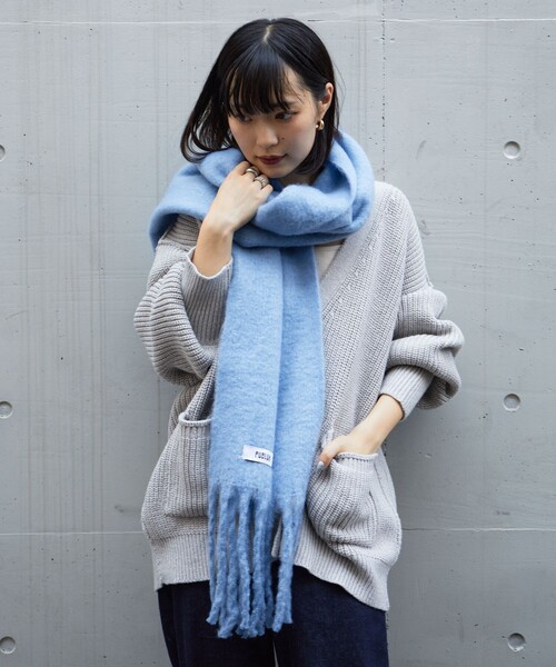 PUBLUX(パブリュクス)の「PUBLUX/パブリュクス ボリュームフリンジマフラー 限定展開(マフラー・レディース・オフホワイト/ブラウン/グリーン/ブラック/サックスブルー・ONE SIZE)」の20枚目の写真