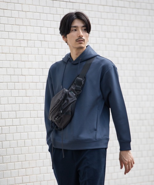 URBAN COLLECTION(アーバンコレクション)の「URBAN COLLECTION エアスムージー ポンチ素材 プルオーバーパーカー メンズ(パーカー・メンズ・オフホワイト/チャコールグレー/ブルー・L/XL/M)」の5枚目の写真