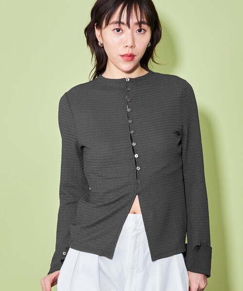 CITEN(シテン)の「<CITEN>ボタンフロント コンパクトトップス(Tシャツ/カットソー・レディース・ブラック/イエロー/ホワイト・FREE)」の2枚目の写真