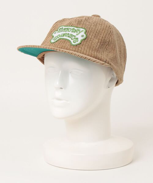 BANKS(バンクス)の「CAP/BANKS(バンクス)オリジナル刺繍ロゴ入りフラットバイザーキャップ(キャップ・メンズ・ブラウン・FREE)」の1枚目の写真