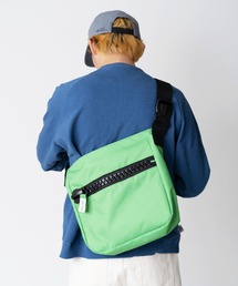 Fluke Frog （フロックフロッグ）の「メガジップショルダー（ショルダーバッグ）」