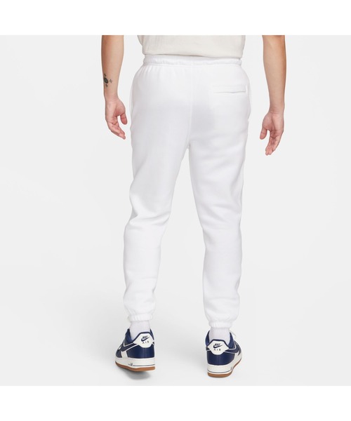 NIKE(ナイキ)の「NIKE / ナイキ ナイキ クラブ BB CF ARC パンツ(スウェットパンツ・メンズ・ブラック/ネイビー/ホワイト・L/M/XL/S/2XL)」の7枚目の写真