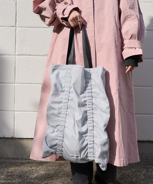 FREAK'S STORE(フリークスストア)の「OUTDOOR PRODUCTS × FREAK'S STORE/アウトドアプロダクツ 別注 ラメギャザー 2wayバッグ(トートバッグ・レディース・ゴールド/シルバー/サックスブルー/ブラック・ONE SIZE)」の9枚目の写真