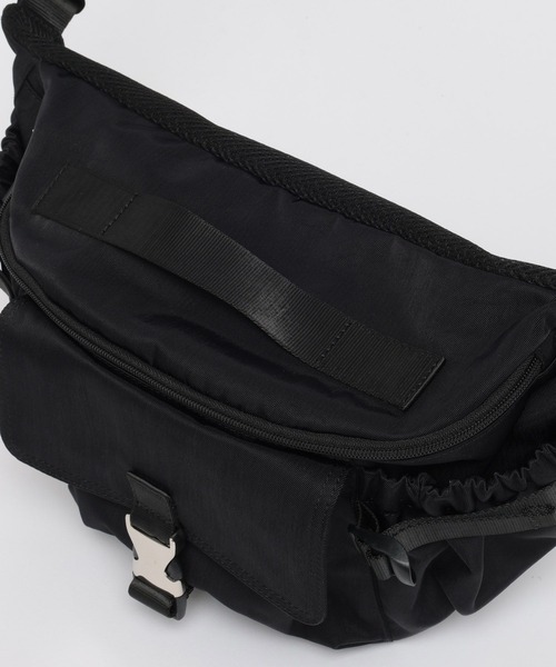 niko and...（ニコアンド）の「ポケットビッグボディバッグ（ボディバッグ/ウエストポーチ・メンズ・グレー/ブラック・FREE）」の8枚目の写真