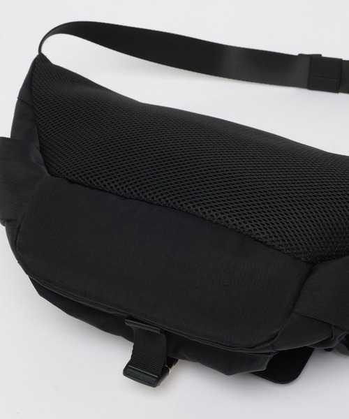 niko and...（ニコアンド）の「ポケットビッグボディバッグ（ボディバッグ/ウエストポーチ・メンズ・グレー/ブラック・FREE）」の9枚目の写真