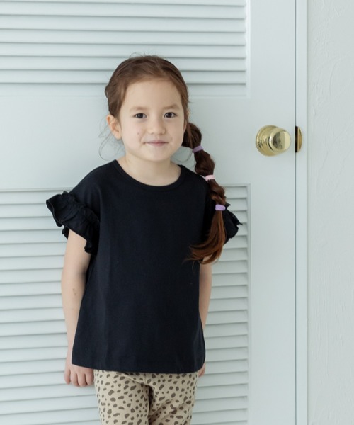 pairmanon（ペアマノン）の「選べるデザイン ガールズフリルトップス（Tシャツ/カットソー・キッズ・ブラック/パープル/ライトブルー/ホワイト/グリーン系その他/ブルー系その他/ブラック系その他/ホワイト系その他/パープル系その他/イエロー系その他/ピンク系その他/ライトピンク/ラベンダー/ブルー/ピンク/ブラック系その他2/ライトベージュ/ブルー系その他2/ピンク系その他2・90/100/150/110/120/80/130/140）」の4枚目の写真