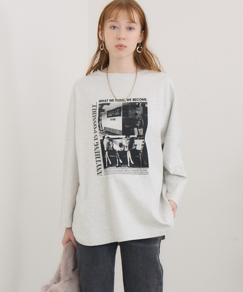 Dignite collier(ディニテコリエ)の「Dignite collier 2WAY PHOTOプリン トロンT(Tシャツ/カットソー・レディース・ホワイト/ライトグレー・FREE)」の2枚目の写真