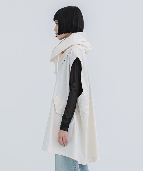 VACHEMENT（ヴァシュモン）の「【VACHEMENT/ヴァシュモン】60/2ギャバ製品染めフードジレ（ベスト・レディース・キナリ/オリーブ・FREE）」の14枚目の写真