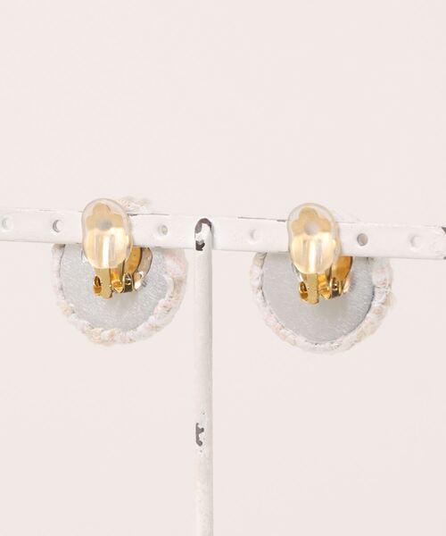 tone（トーン）の「【Occhocochoi】ぼたん earring(MA)（イヤリング・レディース・ゴールド・FREE）」の2枚目の写真
