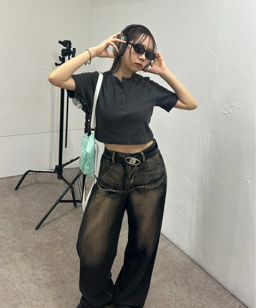 WHO'S WHO gallery（フーズフーギャラリー）の「ヘンリーネックショートTEE（Tシャツ/カットソー・レディース・ライトグレー/ブラック/オフホワイト/チャコールグレー/ブラック系その他/レッド・FREE）」の12枚目の写真