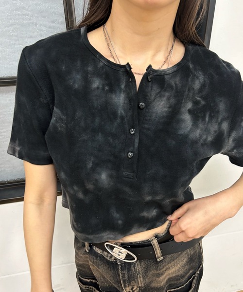 WHO'S WHO gallery（フーズフーギャラリー）の「ヘンリーネックショートTEE（Tシャツ/カットソー・レディース・ライトグレー/ブラック/オフホワイト/チャコールグレー/ブラック系その他/レッド・FREE）」の8枚目の写真