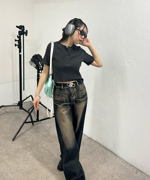 WHO'S WHO gallery（フーズフーギャラリー）の「ヘンリーネックショートTEE（Tシャツ/カットソー・レディース・ライトグレー/ブラック/オフホワイト/チャコールグレー/ブラック系その他/レッド・FREE）」の15枚目の写真