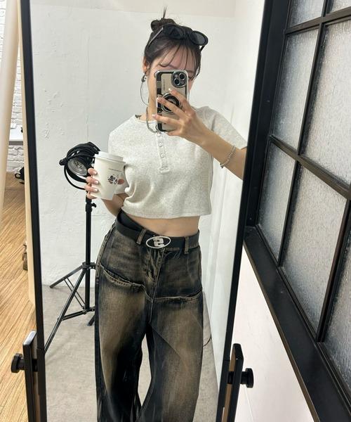 WHO'S WHO gallery（フーズフーギャラリー）の「ヘンリーネックショートTEE（Tシャツ/カットソー・レディース・ライトグレー/ブラック/オフホワイト/チャコールグレー/ブラック系その他/レッド・FREE）」の20枚目の写真