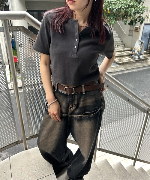 WHO'S WHO gallery（フーズフーギャラリー）の「ヘンリーネックショートTEE（Tシャツ/カットソー・レディース・ライトグレー/ブラック/オフホワイト/チャコールグレー/ブラック系その他/レッド・FREE）」の16枚目の写真