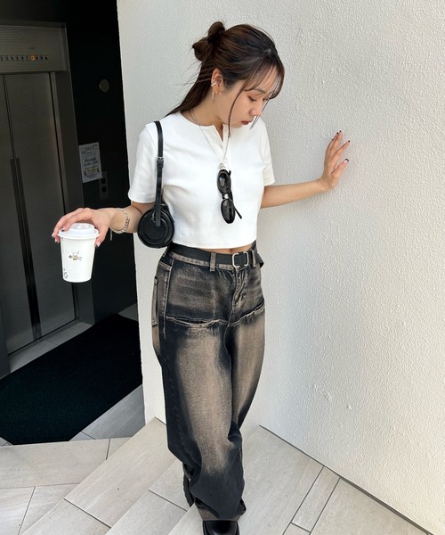 WHO'S WHO gallery（フーズフーギャラリー）の「ヘンリーネックショートTEE（Tシャツ/カットソー・レディース・ライトグレー/ブラック/オフホワイト/チャコールグレー/ブラック系その他/レッド・FREE）」の22枚目の写真