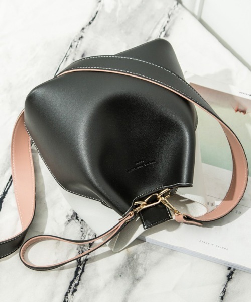 Miniministore(ミニミニストア)の「バケツバッグ レディース バイカラー(ショルダーバッグ・レディース・イエロー/ブラック/ライトグレー/ピンク/ベージュ/キャメル・FREE)」の14枚目の写真