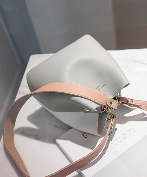 Miniministore(ミニミニストア)の「バケツバッグ レディース バイカラー(ショルダーバッグ・レディース・イエロー/ブラック/ライトグレー/ピンク/ベージュ/キャメル・FREE)」の15枚目の写真