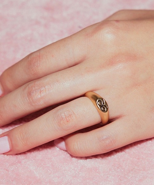 ANU(アヌ)の「ribbon fate ring - リボンフェイトリング(リング・レディース・シルバー/ゴールド・11号/9号)」の4枚目の写真