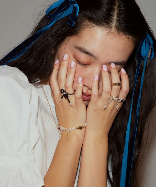 ANU(アヌ)の「ribbon fate ring - リボンフェイトリング(リング・レディース・シルバー/ゴールド・11号/9号)」の14枚目の写真