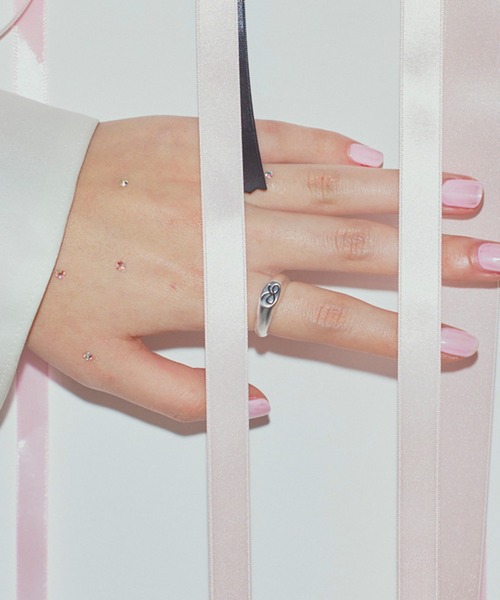 ANU(アヌ)の「ribbon fate ring - リボンフェイトリング(リング・レディース・シルバー/ゴールド・11号/9号)」の20枚目の写真