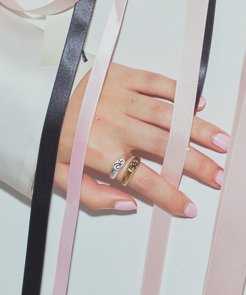 ANU(アヌ)の「ribbon fate ring - リボンフェイトリング(リング・レディース・シルバー/ゴールド・11号/9号)」の21枚目の写真