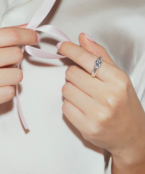 ANU(アヌ)の「ribbon fate ring - リボンフェイトリング(リング・レディース・シルバー/ゴールド・11号/9号)」の7枚目の写真