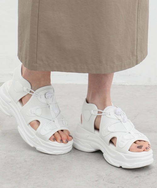 Honeys（ハニーズ）の「コード付きスポーツサンダル（サンダル・レディース・ホワイト/ブラック×ホワイト・S/M/L/LL）」の2枚目の写真